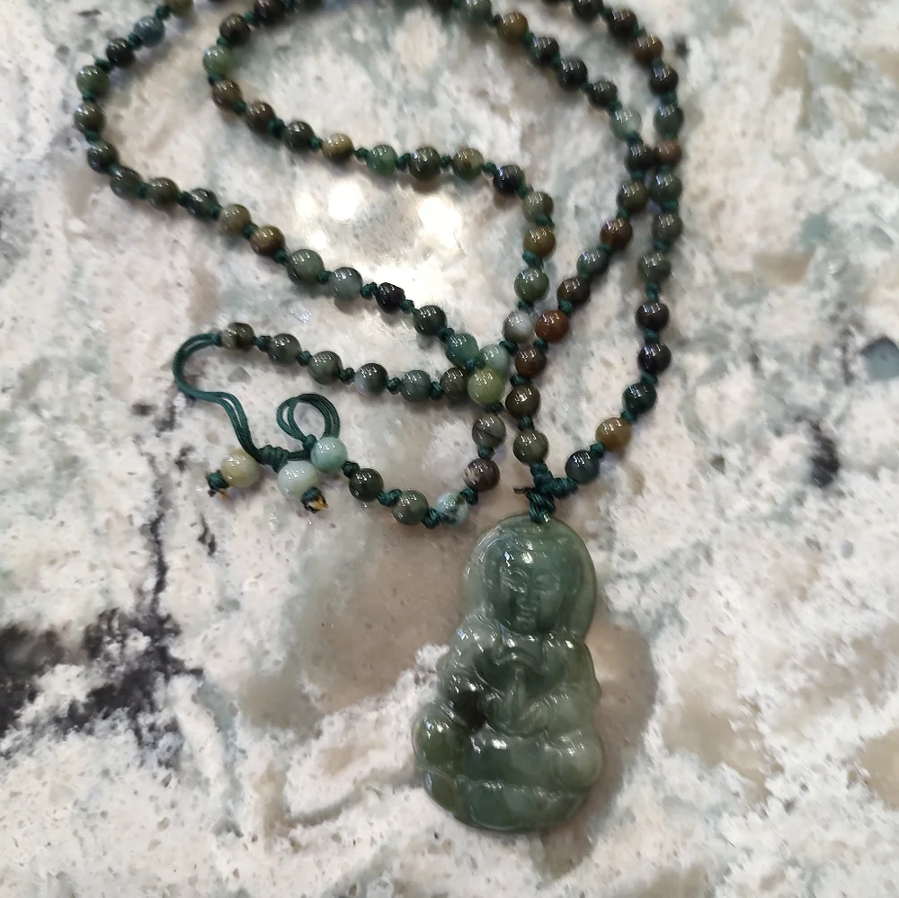 Jade Buddha necklace - Picture 3 of 4